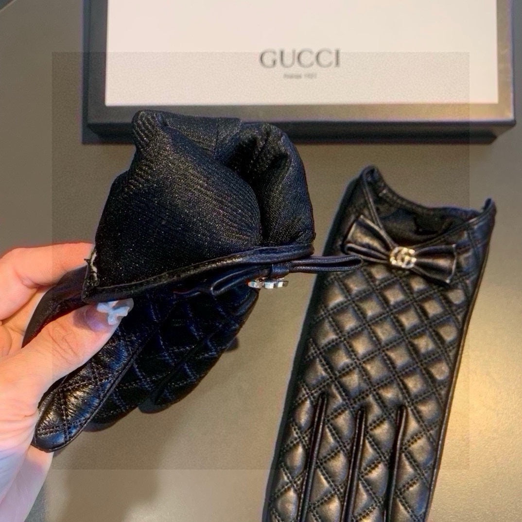 TOUCHSCREEN GLOVES WITH BOW IN BLACK LAMBSKIN 467968 - M