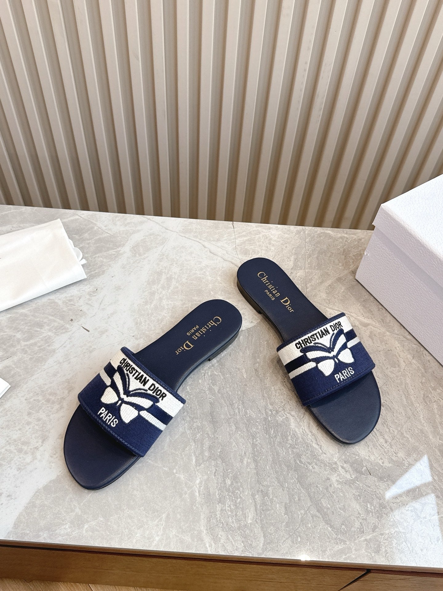 DIOR FLAT SLIDES 25S IN MIDNIGHT BLUE CALFSKIN AND FABRIC EMBROIDERED BUTTERFLY MOTIF - 35