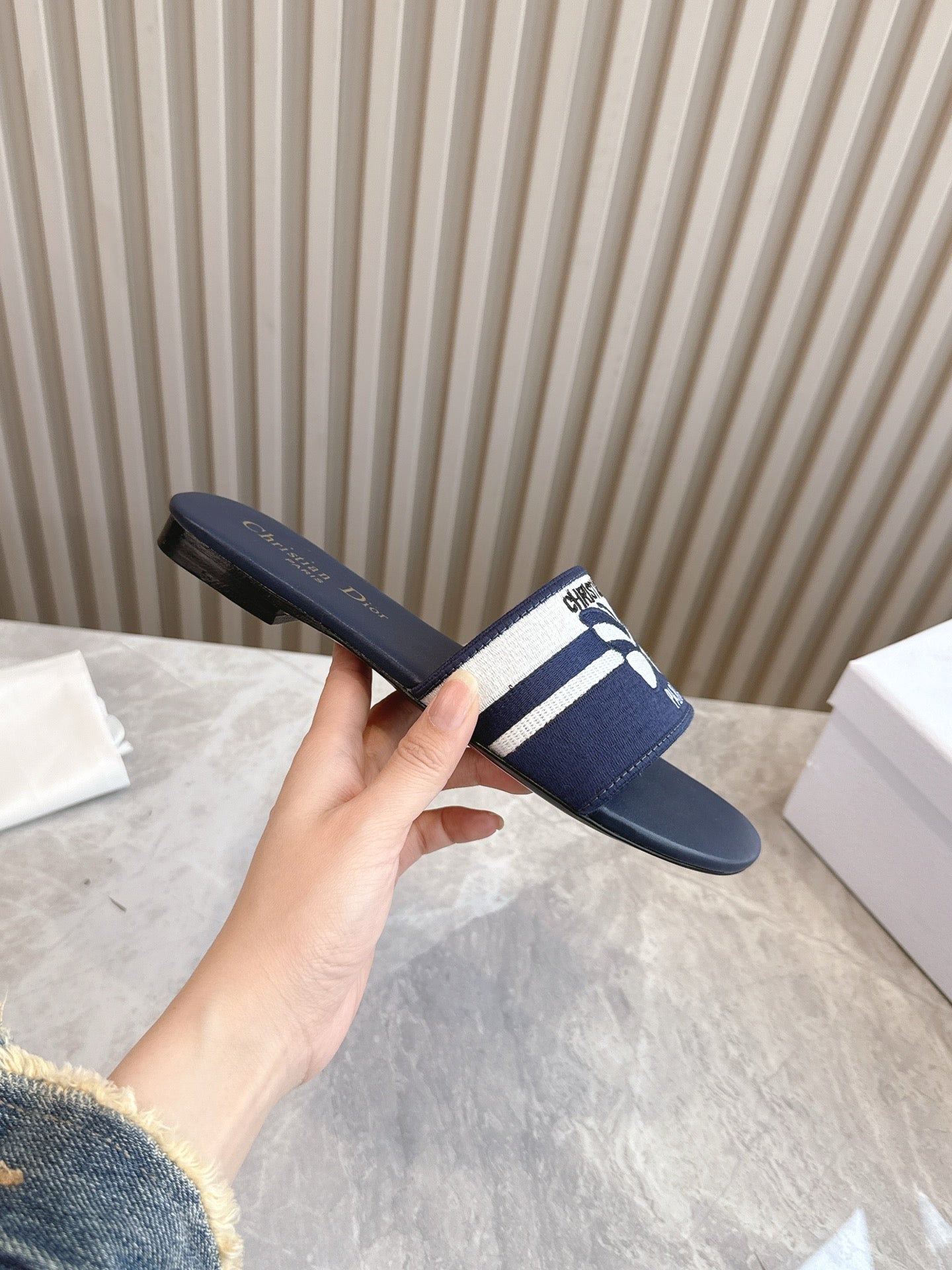 DIOR FLAT SLIDES 25S IN MIDNIGHT BLUE CALFSKIN AND FABRIC EMBROIDERED BUTTERFLY MOTIF - 35