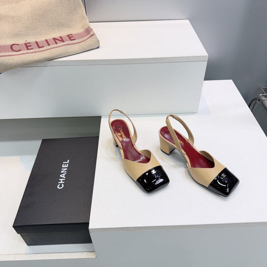 CHANEL 26S СЛІНГБЕК 55 ММ З БЕЖЕВОЇ ШКІРИ ЯГНЯТИ З ЧОРНИМ НОСКОМ