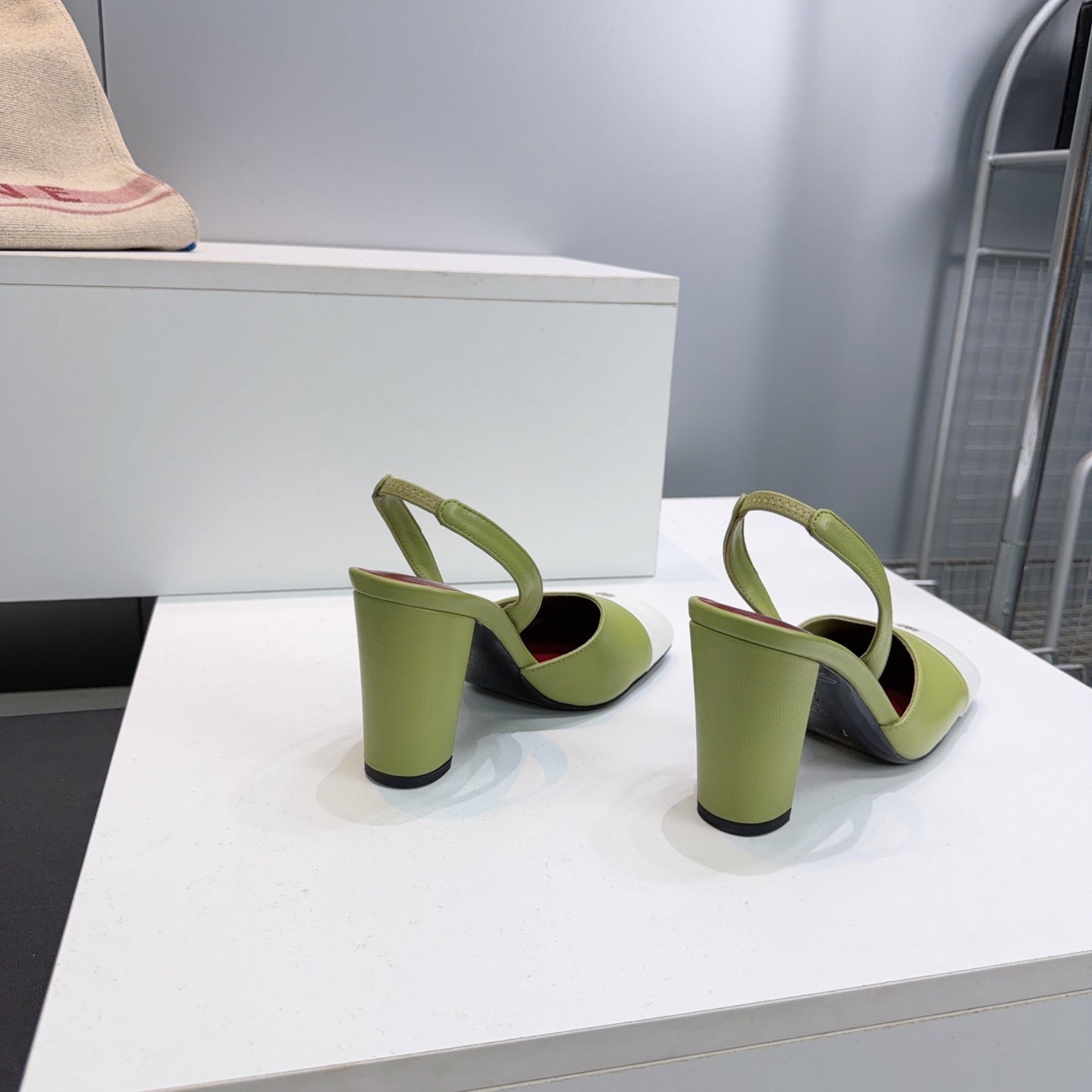 CHANEL 26S SLINGBACK 95 MM IN GREEN LAMBSKIN WITH WHITE CAP TOE