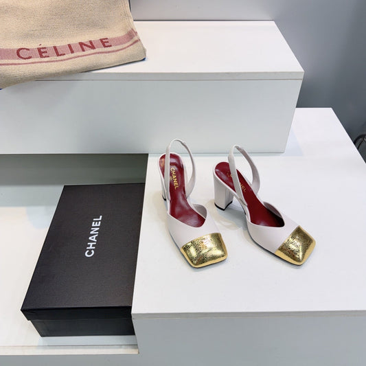 CHANEL 26S СЛІНГБЕКИ 95 ММ З БІЛОЇ ОВЕЧОЇ ШКІРИ З ЗОЛОТИМ МИСКОМ