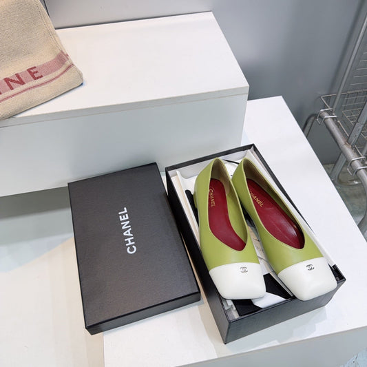 БАЛЕТКИ CHANEL 26S З ЗЕЛЕНОЇ ОВЕЧОЇ ШКІРИ З БІЛИМ НОСКОМ