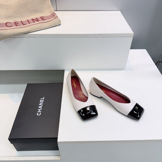 CHANEL 26S БАЛЕТКИ З БІЛОЇ ОВЕЧОЇ ШКІРИ З ЧОРНИМ МИСКОМ