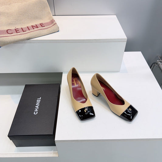 ЖІНОЧІ ТУФЛІ CHANEL 26S НА ВИСОКИХ ПІДБОРАХ 55 ММ З КВАДРАТНИМ НОСКОМ, ВИГОТОВЛЕНІ З БЕЖЕВОЇ ШКІРИ ЯГНЯТИ З ЧОРНИМ МИСКОМ