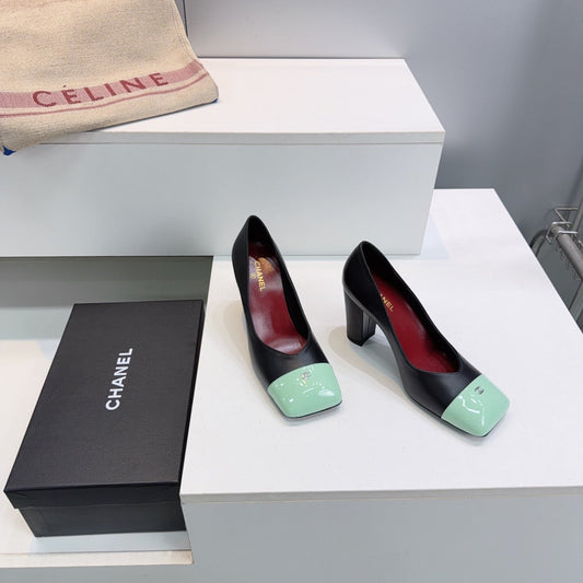 CHANEL 26S ТУФЛІ НА ВИСОКИХ ПІДБОРАХ 95 ММ З КВАДРАТНИМ НОСКОМ ЧОРНА ОВЕЧА ШКІРА З М'ЯТНО-ЗЕЛЕНИМ МИСКОМ