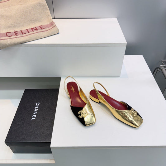 CHANEL 26S, плоскі туфлі з відкритою п’ятою, із золотої шкіри ягняти та чорної замші