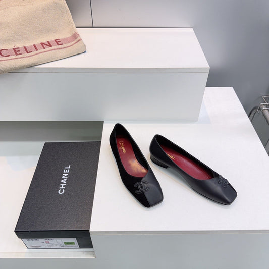 ЧОРНІ БАЛЕТКИ CHANEL 26S З КВАДРАТНИМ НОСОМ З ОВЕЧОЇ ШКІРИ ТА ЗАМШІ