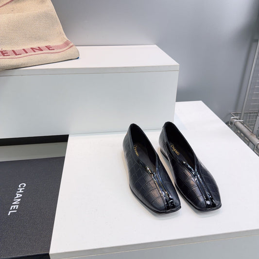 БАЛЕТКИ CHANEL 26S ІЗ КВАДРАТНИМ НОСОМ З ЧОРНОЇ ЛАМПОВОЇ ШКІРИ З ТИСНЕННЯМ ПІД КРОКОДИЛА