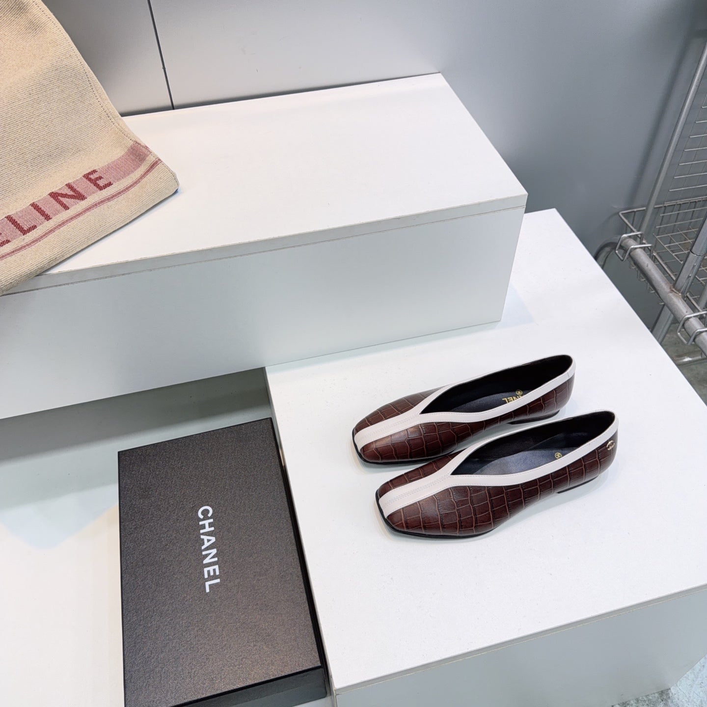 CHANEL 26S SQUARE-TOE FLATS IN DARK BROWN CROCODILE-EMBOSSED LAMBSKIN WITH WHITE TRIM