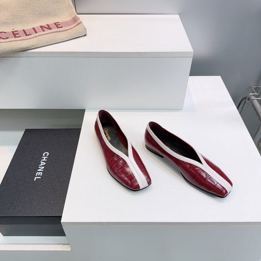 CHANEL 26S SQUARE-TOE FLATS IN RED CROCODILE-EMBOSSED LAMBSKIN WITH WHITE TRIM