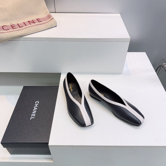 Балетки CHANEL 26S із квадратним носком, чорна шкіра ягняти з білою окантовкою