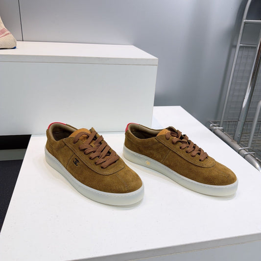 КРОСІВКИ CHANEL 26S НА ГУМОВІЙ ПІДОШВІ З КОРИЧНЕВОЇ ЗАМШІ