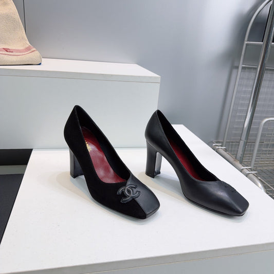 ВИСОКІ ПІДБОРИ CHANEL 26S З КВАДРАТНИМ НОСКОМ 95 ММ З ЧОРНОЇ ЗАМШІ ТА ОВЕЧОЇ ШКІРИ