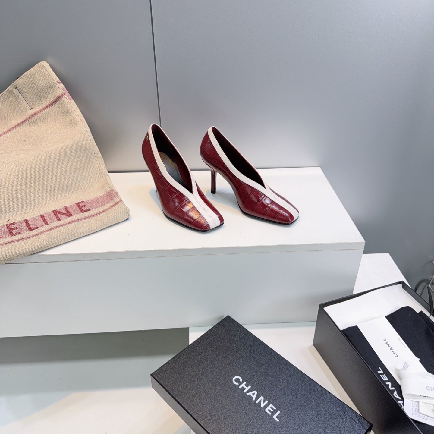 CHANEL 26S HIGH HEELS 100 MM IN DARK RED CROCODILE-EMBOSSED CALFSKIN