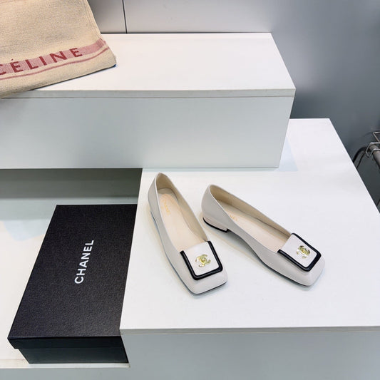 Балетки CHANEL 26S із квадратним носком, білі з чорним оздобленням, шкіра ягняти