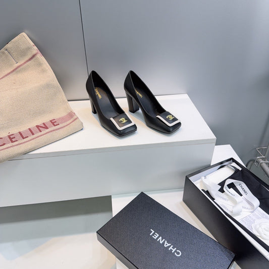 CHANEL 26S КВАДРАТНИЙ НОСОК ВИСОКІ ПІДБОРИ 95 ММ ЧОРНІ З БІЛОЮ ОБРОБКОЮ З ОВЕЧОЇ ШКІРИ
