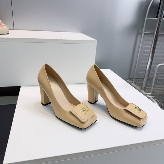 Високі підбори CHANEL 26S з квадратним носком, 95 мм, з бежевої шкіри ягняти