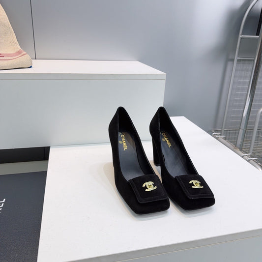 CHANEL 26S ТУФЛІ НА ВИСОКИХ ПІДБОРАХ 95 ММ З КВАДРАТНИМ НОСКОМ ЧОРНА ЗАМША