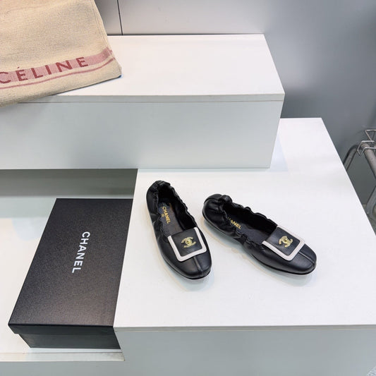 БАЛЕТКИ CHANEL 26S ЧОРНОГО КОЛЬОРУ З БІЛОЮ ОБРОБКОЮ З ОВЕЧОЇ ШКІРИ