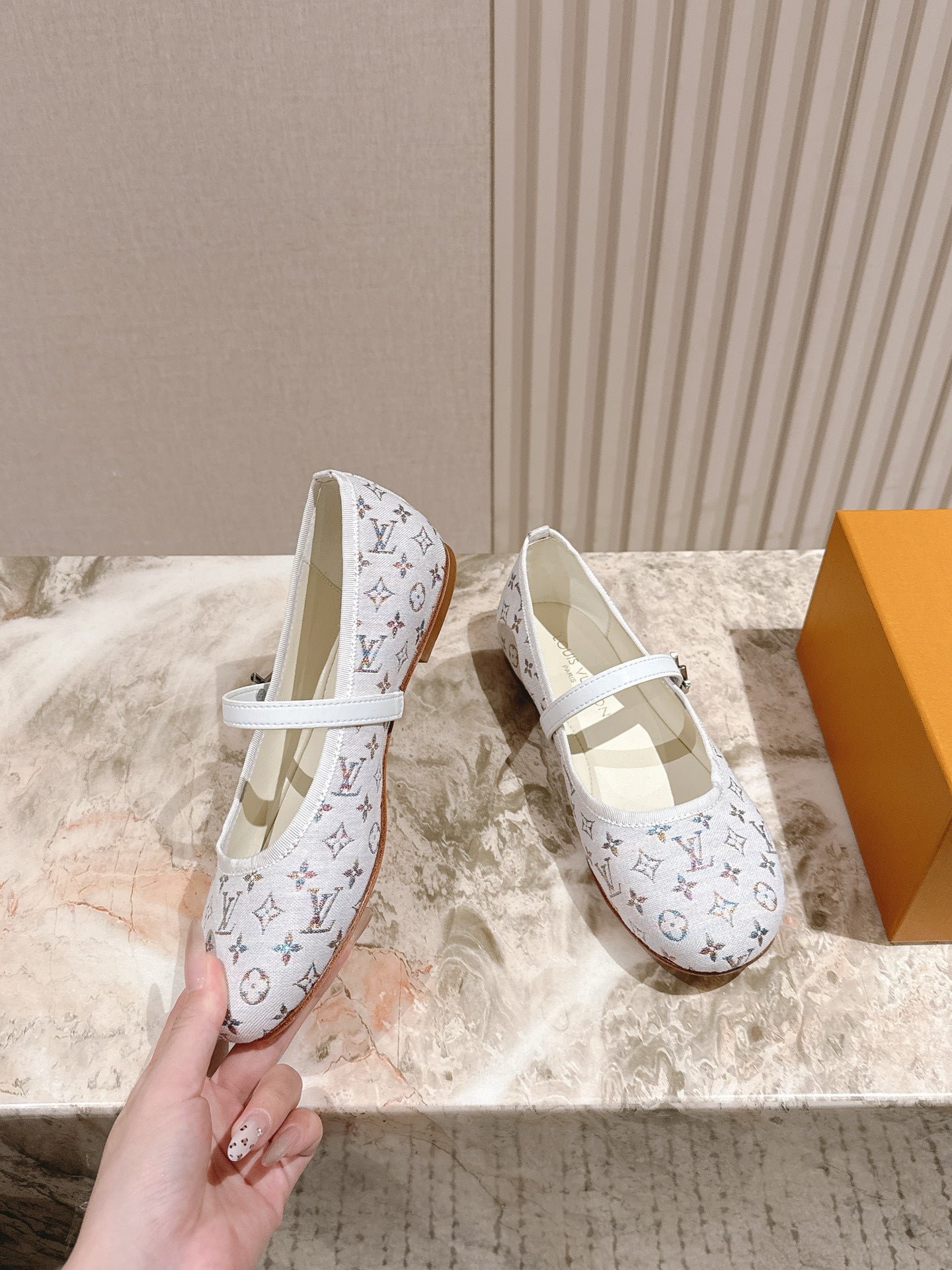 LV BALLET FLAT IN WHITE MONOGRAM CANVAS - 35