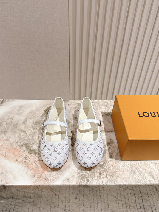 LV BALLET FLAT IN WHITE MONOGRAM CANVAS - 35