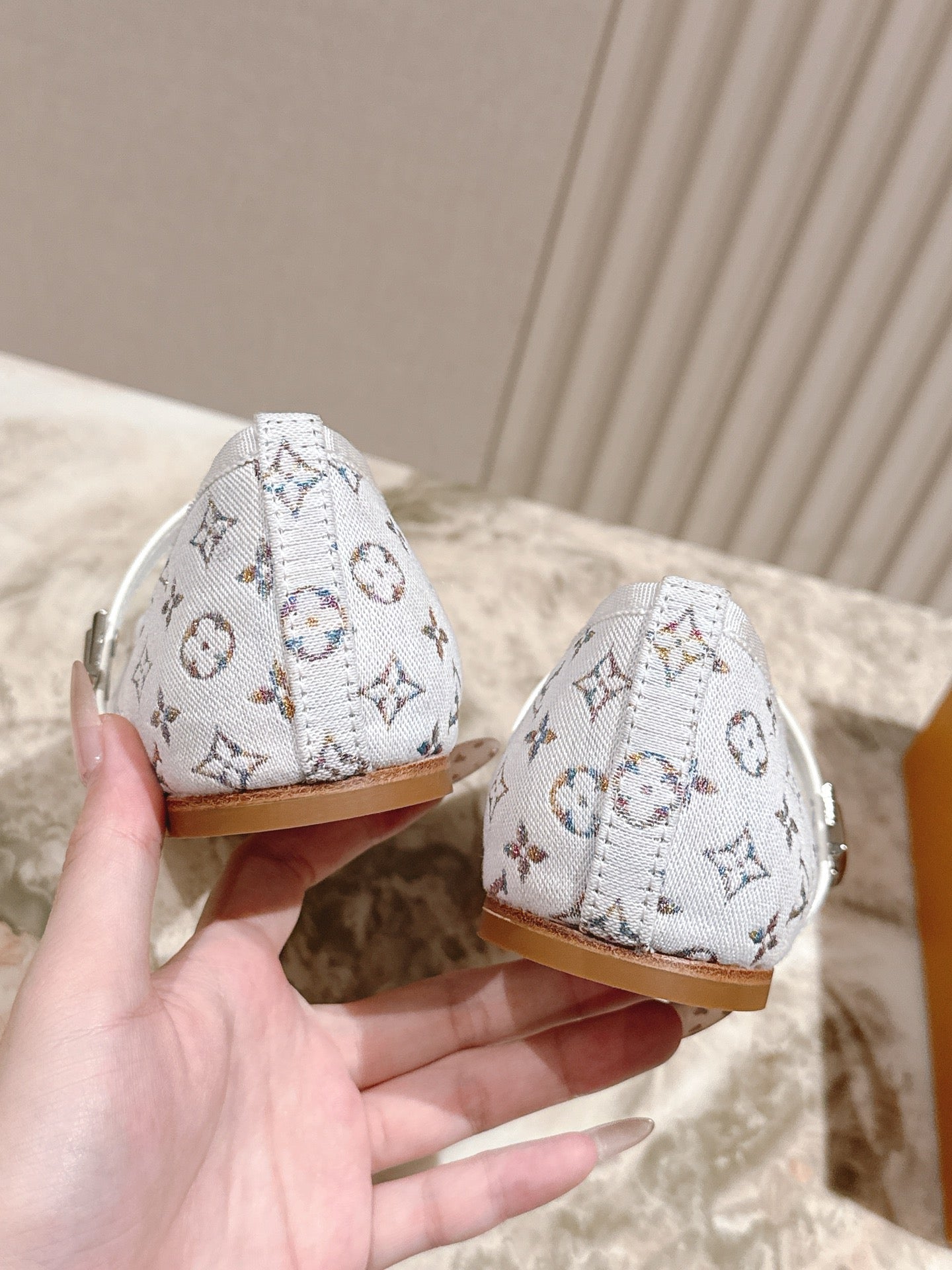 LV BALLET FLAT IN WHITE MONOGRAM CANVAS - 35