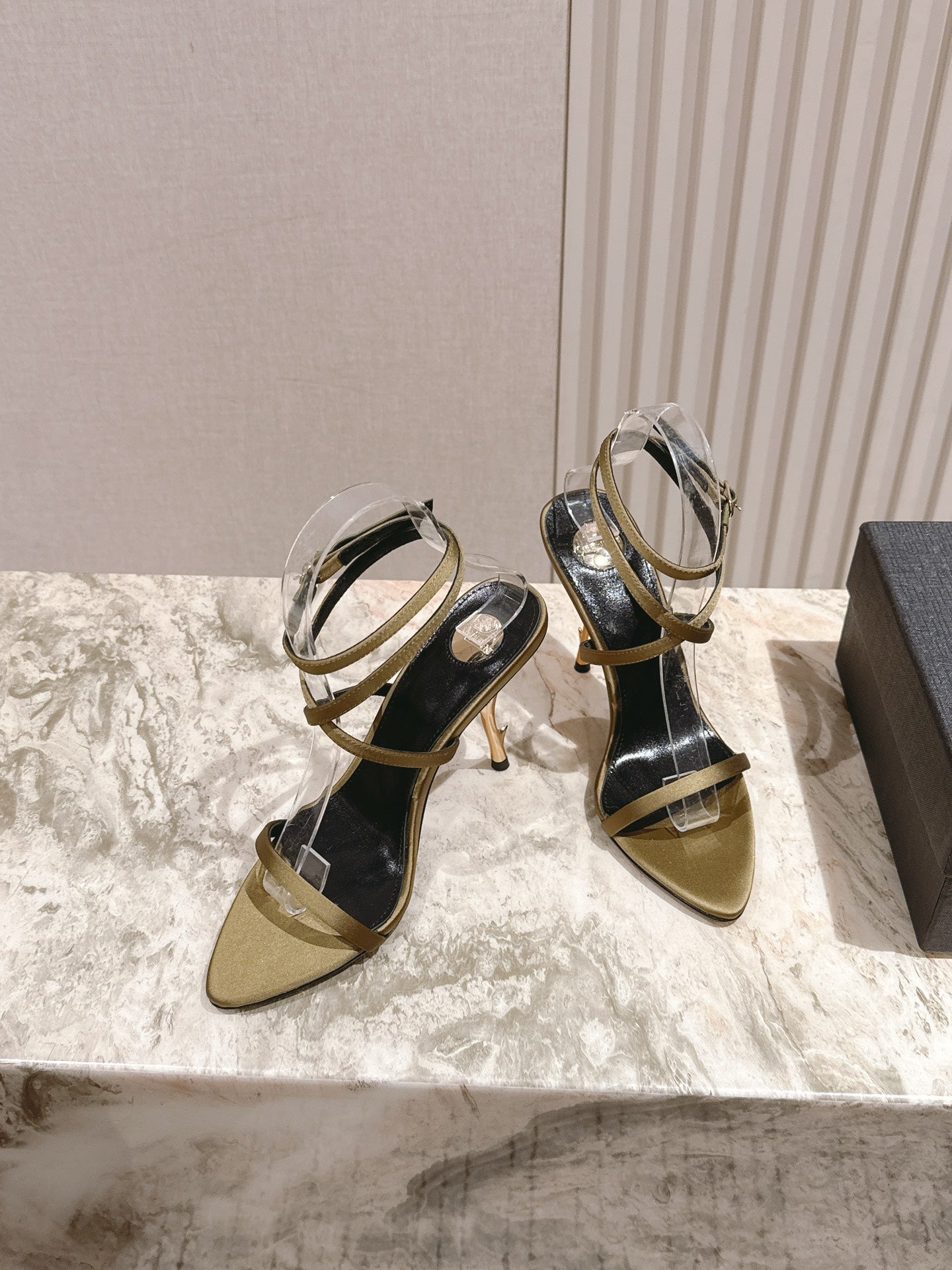 YSL 25S STRAPPY HIGH-HEEL SANDALS 100 MM IN OLIVE GREEN LAMBSKIN - 35