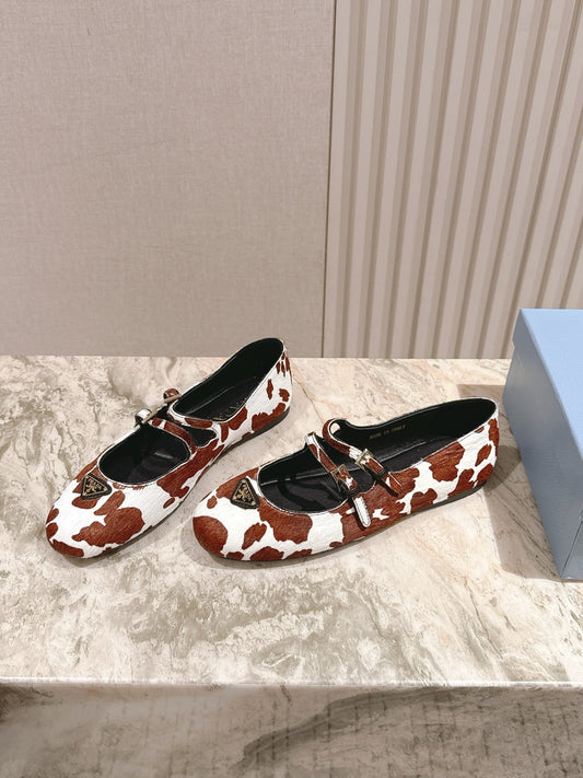 PRADA 25S БАЛЕТКИ З КРИСТАЛАМИ З БІЛОГО ТА ТЕМНО-КОРИЧНЕВОГО ХУТРА - 35