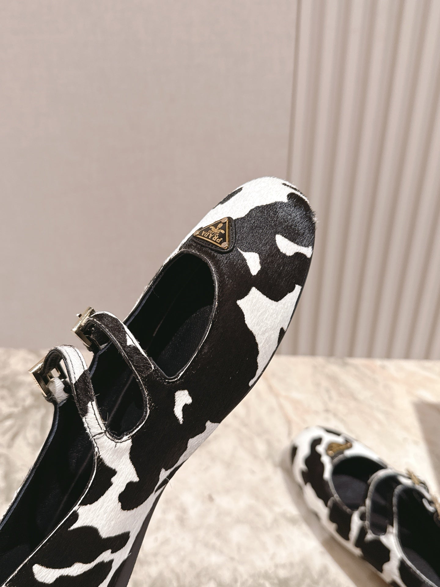 PRADA 25S CRYSTAL EMBELLISHED BALLERINA IN WHITE AND BLACK FUR - 35