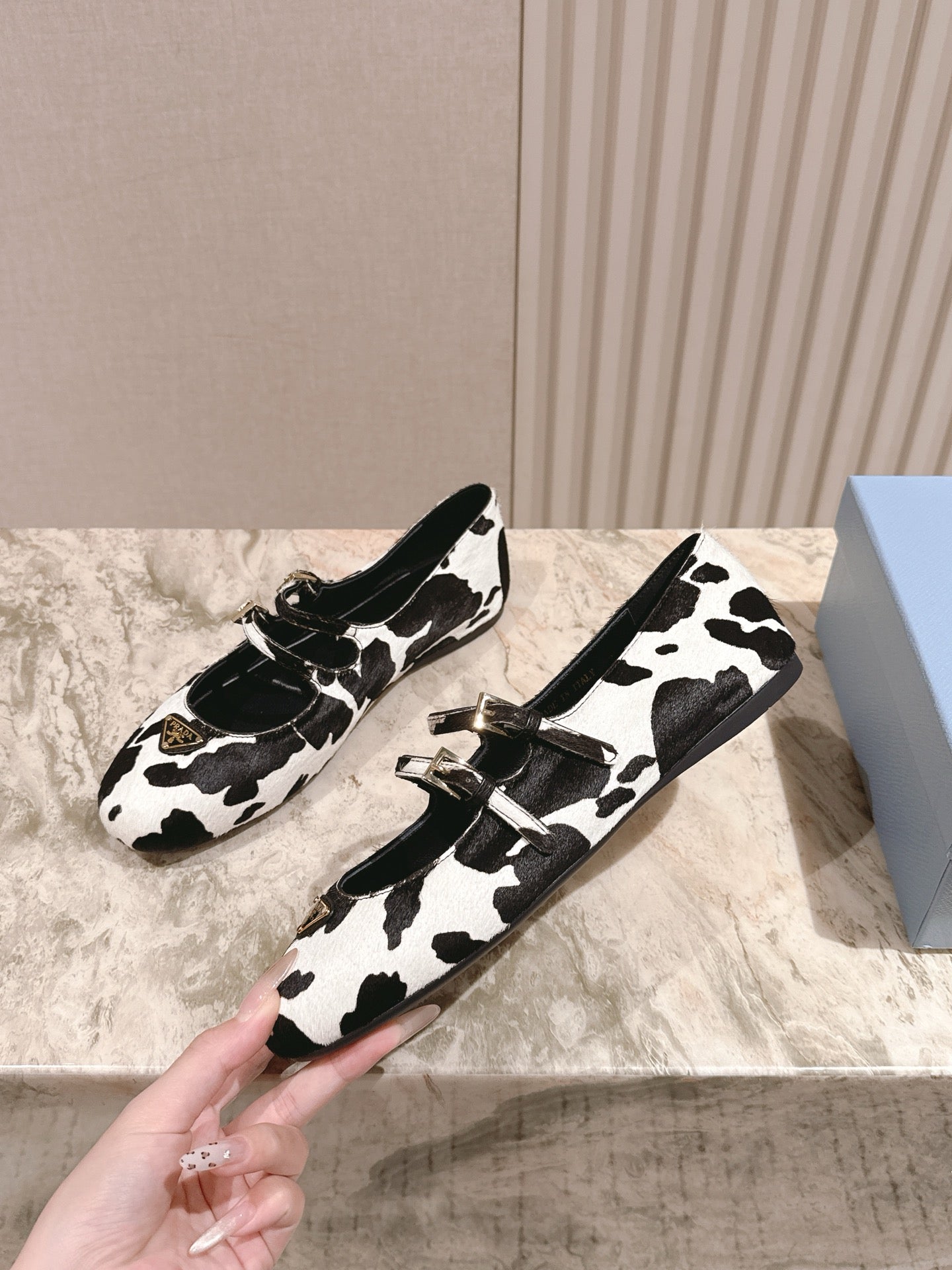 PRADA 25S CRYSTAL EMBELLISHED BALLERINA IN WHITE AND BLACK FUR - 35
