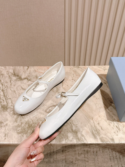 PRADA 25S БАЛЕТКИ З БІЛОЇ ГЛЯНЦЕВОЇ ТЕЛЯЧОЇ ШКІРИ - 35