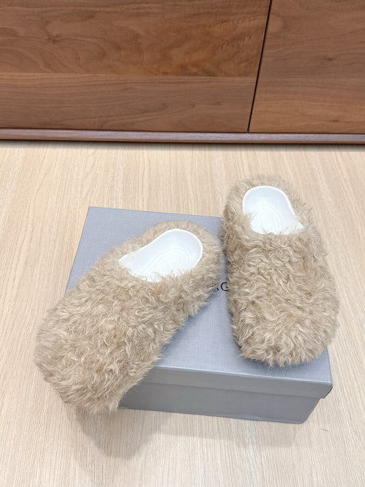 BALENCIAGA 25S MULES IN BEIGE FAUX FUR - 35