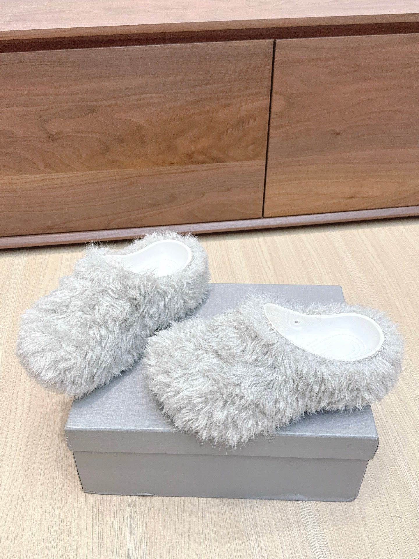BALENCIAGA 25S MULES IN IVORY WHITE FAUX FUR - 35