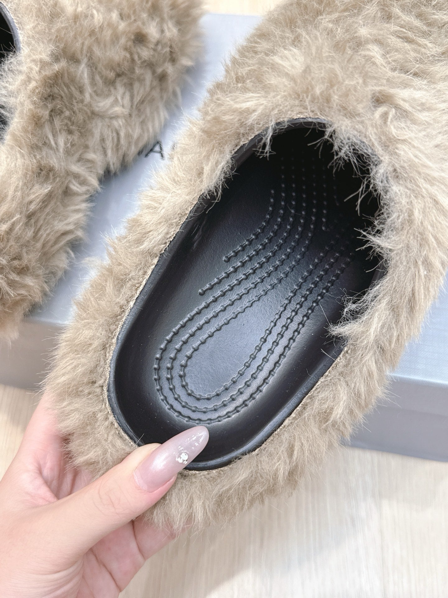 BALENCIAGA 25S MULES IN LIGHT BEIGE FAUX FUR - 35