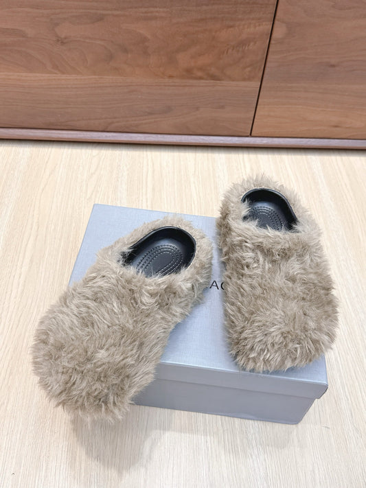 BALENCIAGA 25S MULES IN LIGHT BEIGE FAUX FUR - 35