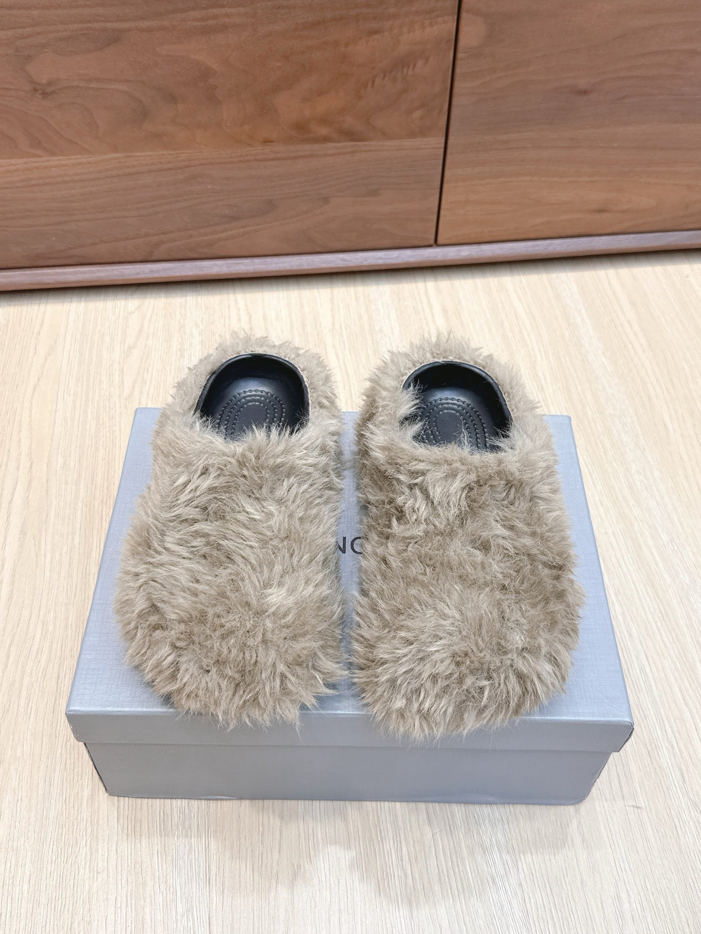 BALENCIAGA 25S MULES IN LIGHT BEIGE FAUX FUR - 35
