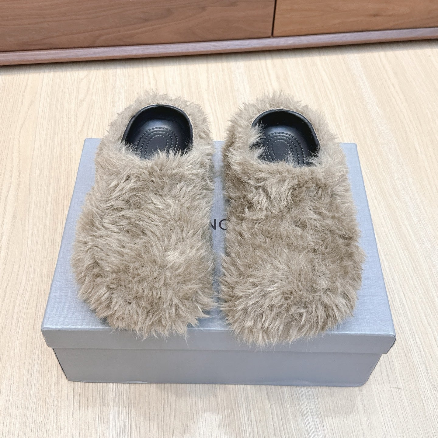 BALENCIAGA 25S MULES IN LIGHT BEIGE FAUX FUR - 35
