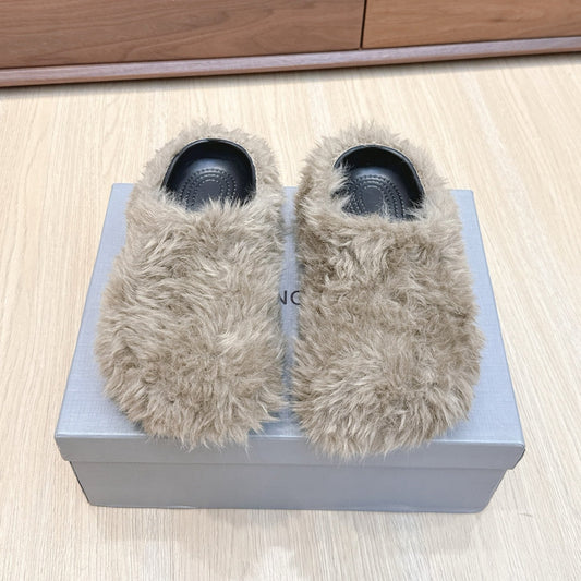 BALENCIAGA 25S MULES IN LIGHT BEIGE FAUX FUR - 35