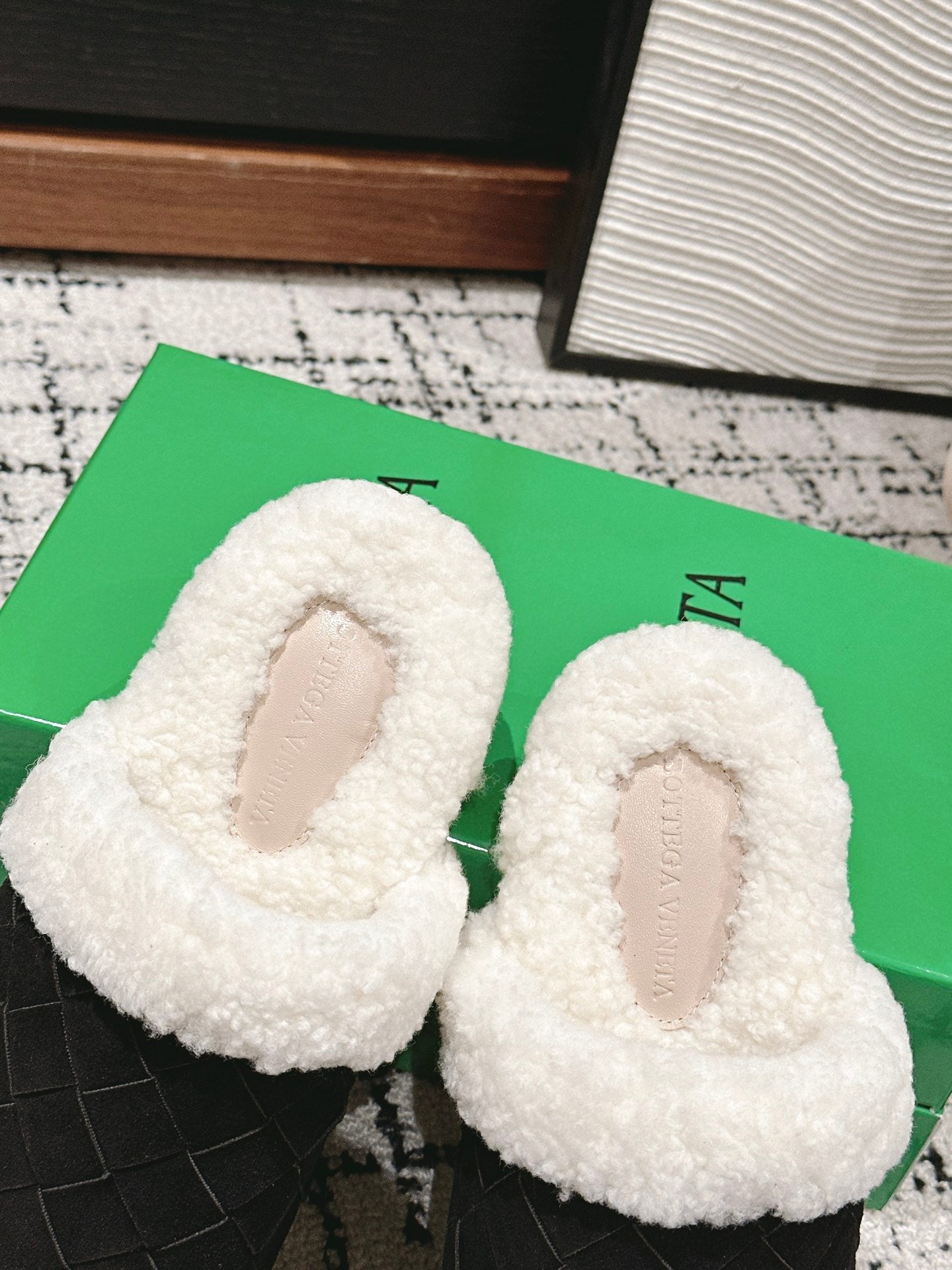 REGGIE SLIPPER IN BLACK SUEDE AND SHEARLING LINING - 35