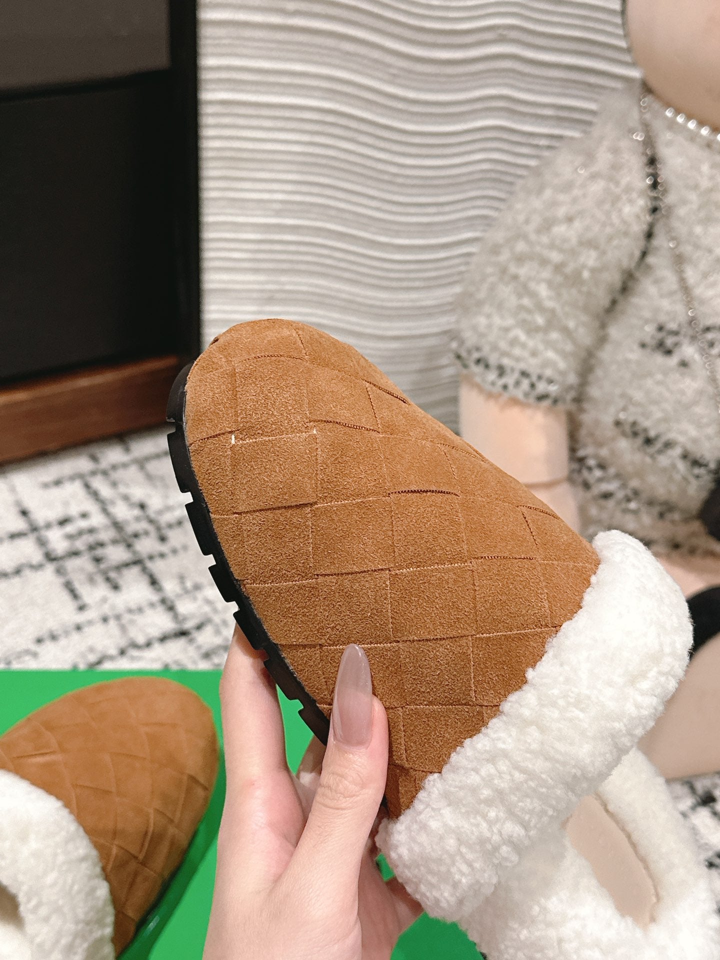 REGGIE SLIPPER IN BRONZE BROWN SUEDE AND SHEARLING LINING - 35