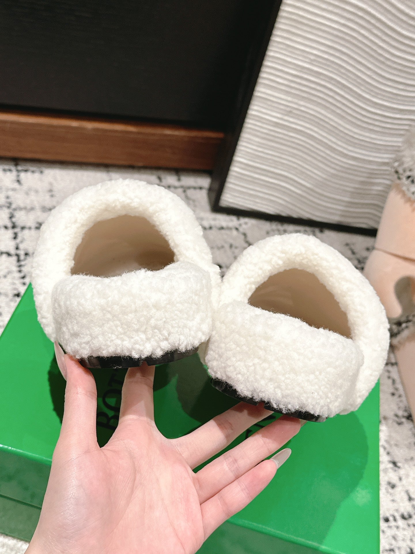 REGGIE SLIPPER IN BRONZE BROWN SUEDE AND SHEARLING LINING - 35