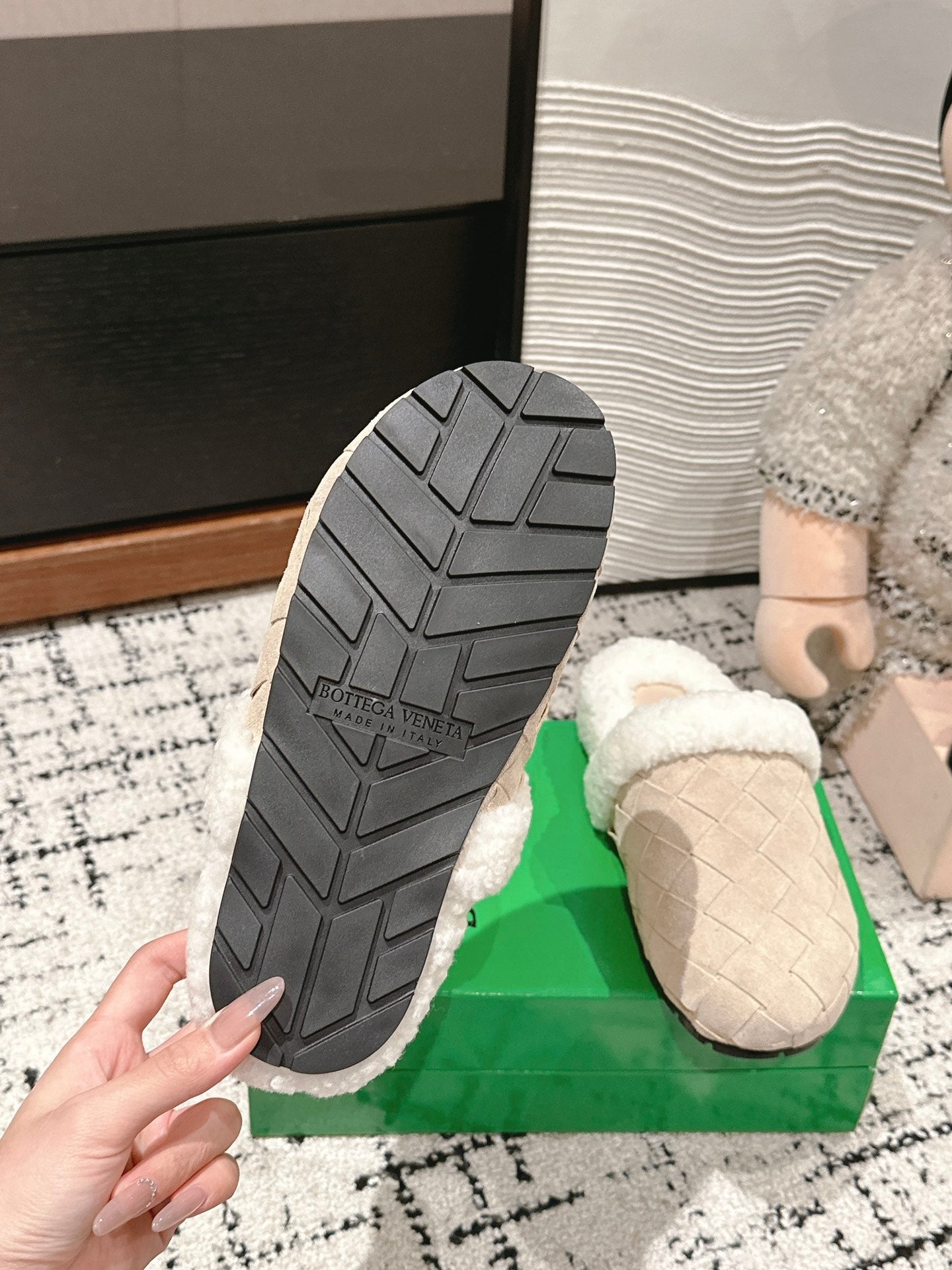 REGGIE SLIPPER IN BEIGE SUEDE AND SHEARLING LINING - 35