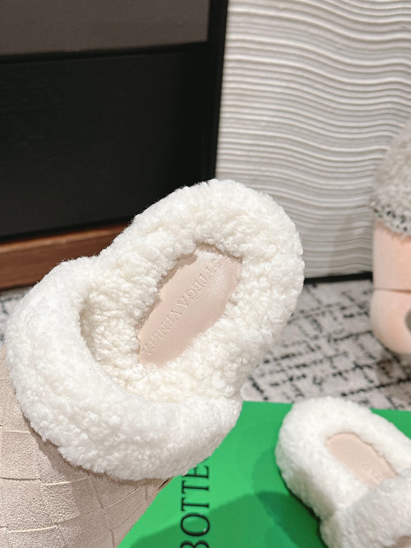 REGGIE SLIPPER IN BEIGE SUEDE AND SHEARLING LINING - 35