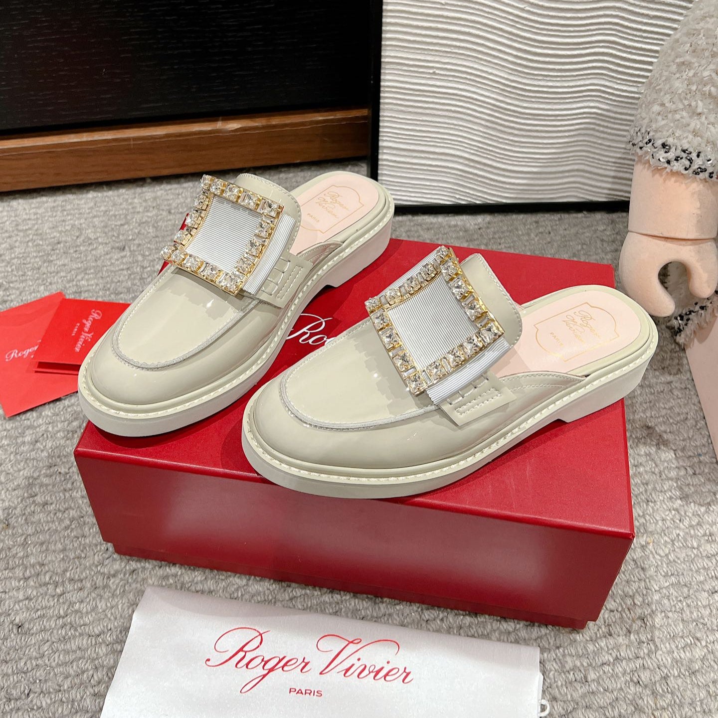 VIV' RANGERS MULES IN CREAM PATENT CALFSKIN CRYSTAL BUCKLE - 35