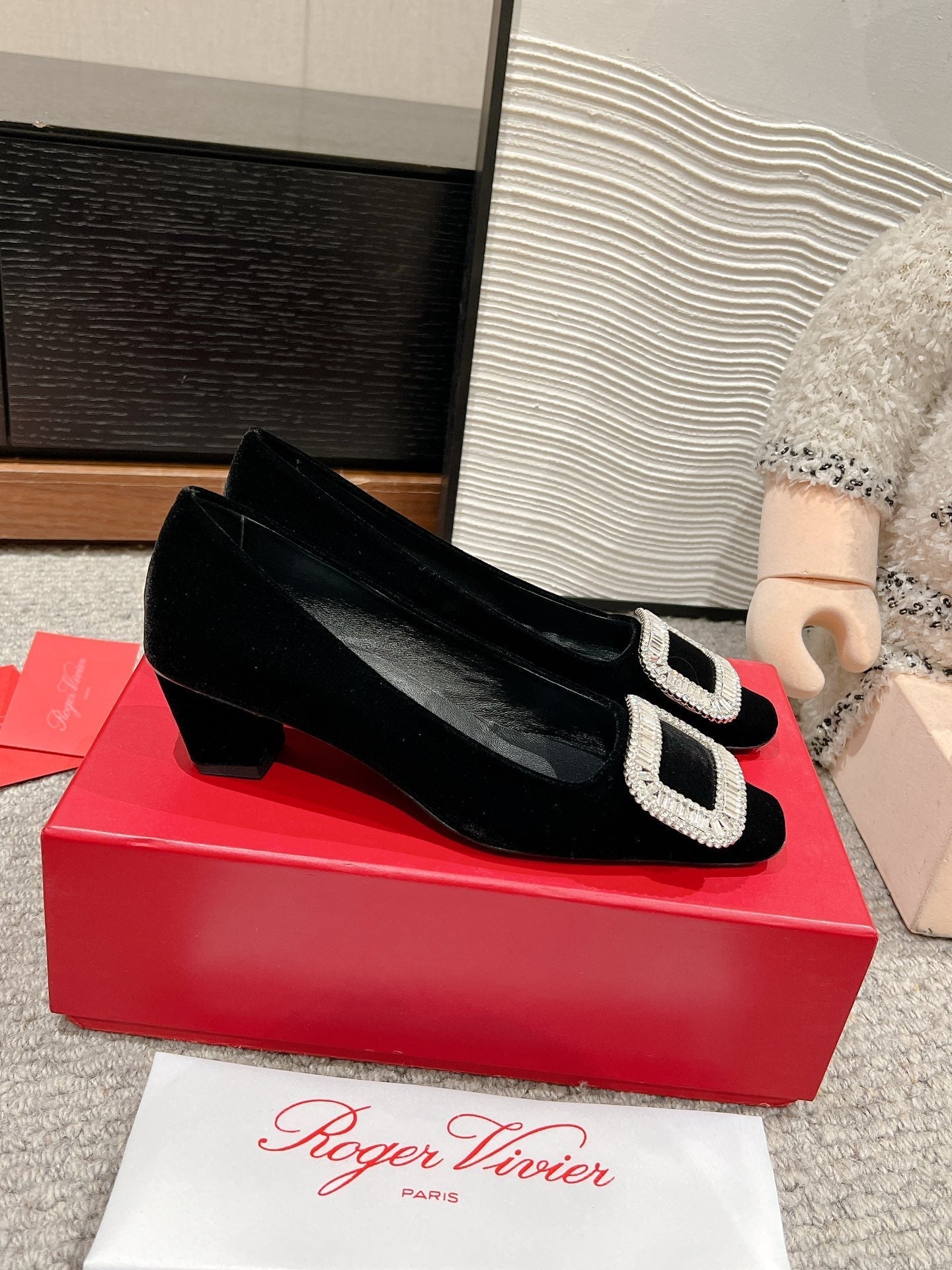 BELLE VIVIER PUMPS IN BLACK VELVET - 34