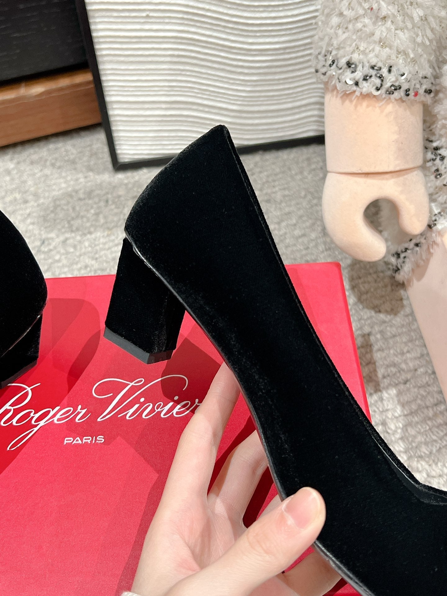 BELLE VIVIER PUMPS IN BLACK VELVET - 34