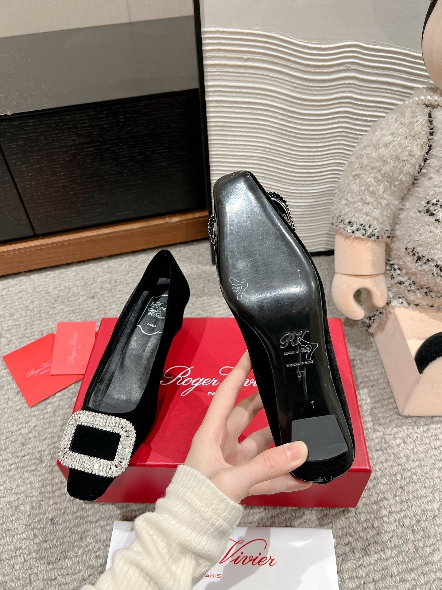 BELLE VIVIER PUMPS IN BLACK VELVET - 34