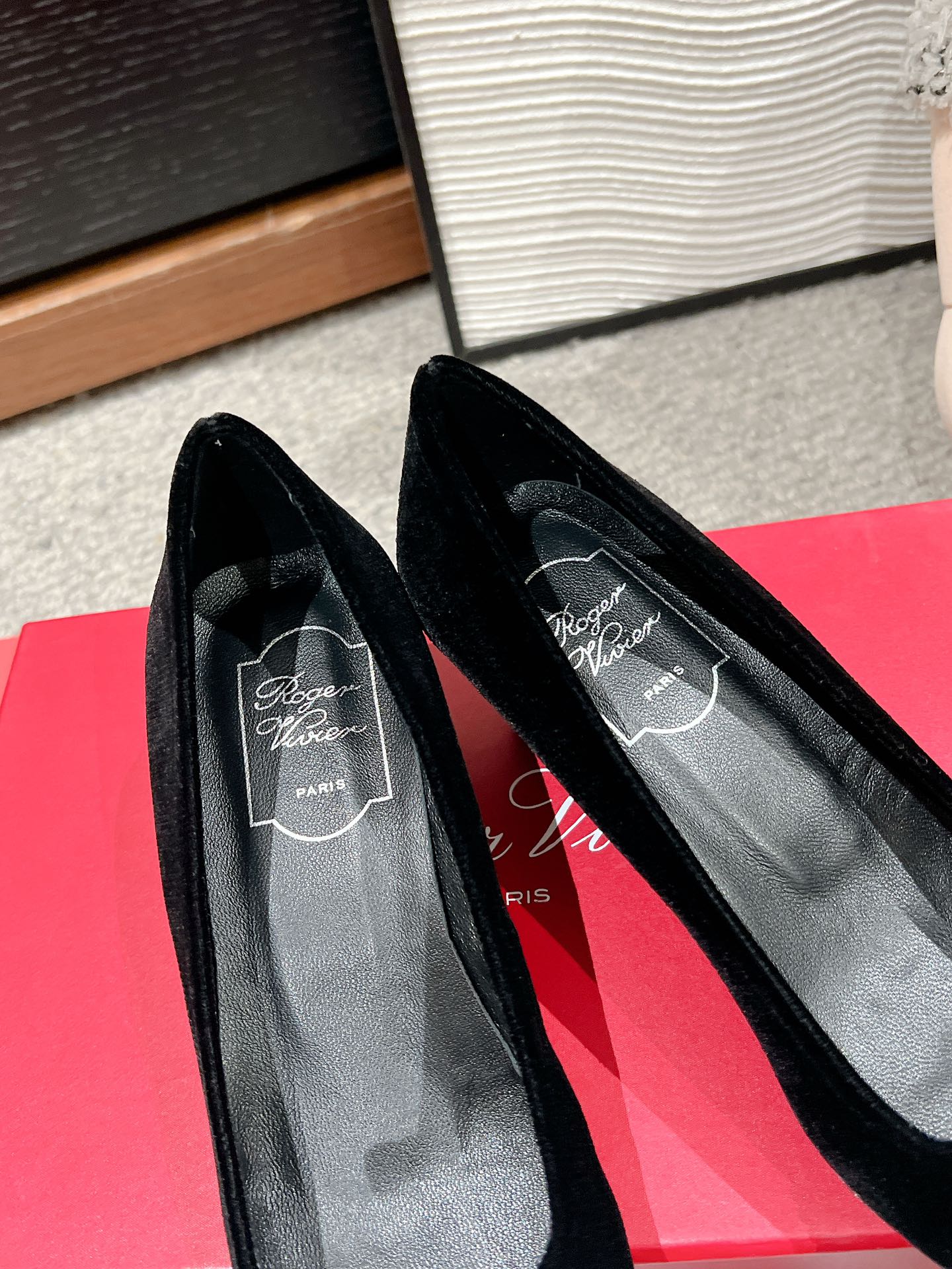 BELLE VIVIER PUMPS IN BLACK VELVET - 34
