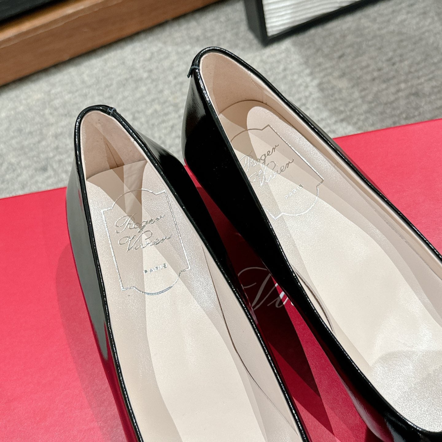BELLE VIVIER PUMPS IN BLACK PATENT CALFSKIN - 34